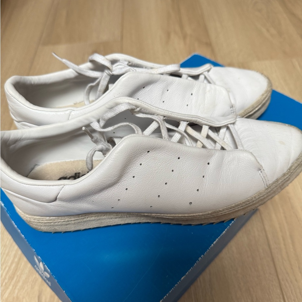Womens Adidas point court shoes size 7.5